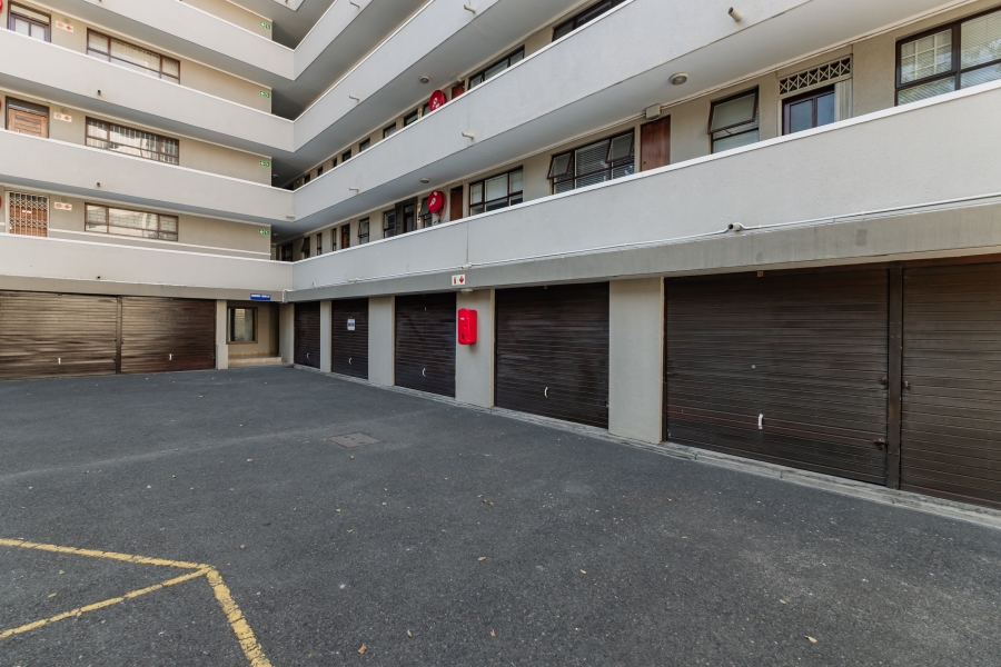 1 Bedroom Property for Sale in Green Point Western Cape